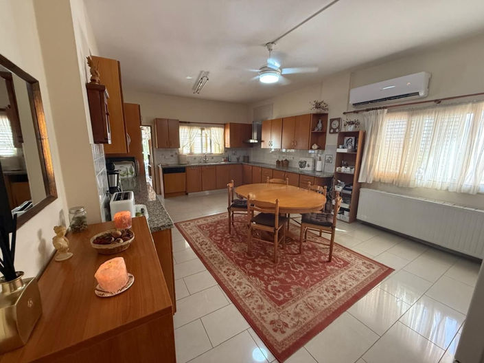 Image No.17-3 Bed House for sale