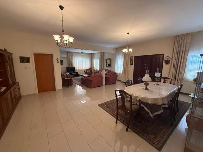 Image No.18-3 Bed House for sale