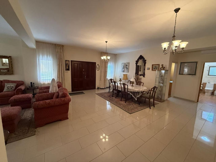 Image No.19-3 Bed House for sale