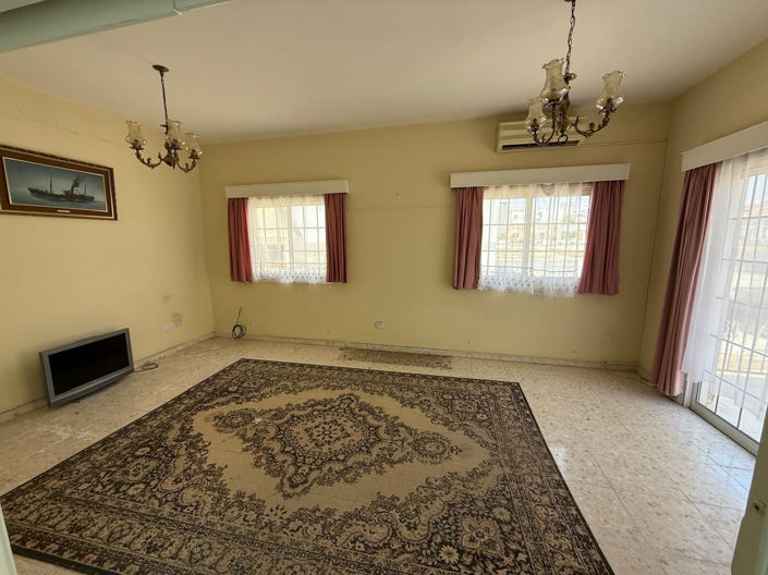 Image No.7-3 Bed House for sale