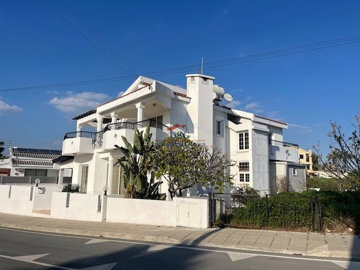 1 - Mazotos, Maison