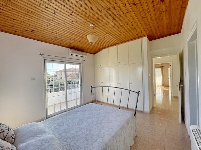 Image No.24-4 Bed House for sale