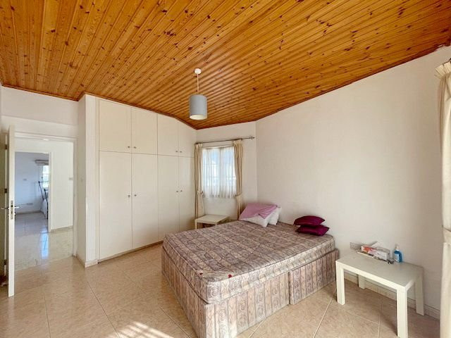 Image No.26-4 Bed House for sale