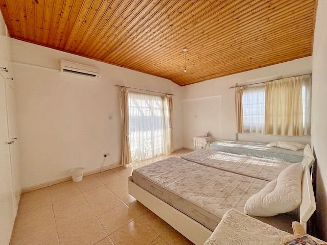 Image No.28-4 Bed House for sale