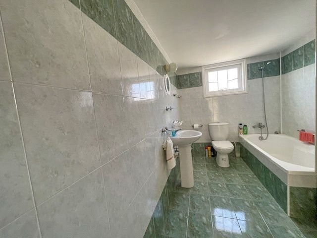 Image No.29-4 Bed House for sale