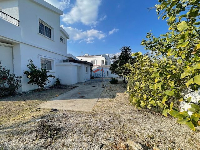 Image No.3-4 Bed House for sale