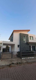 1 - Pylas, House