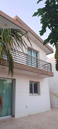Image No.17-3 Bed House for sale