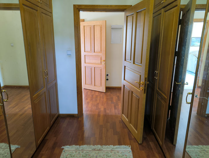 Image No.30-5 Bed House for sale