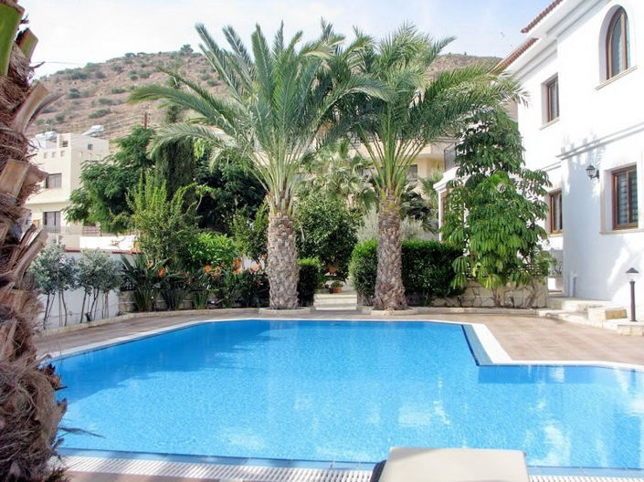 Image No.2-4 Bed House for sale