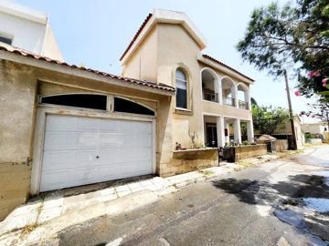 1 - Town Centre, House