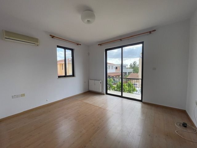 Image No.13-3 Bed House for sale