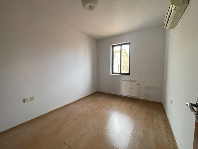 Image No.17-3 Bed House for sale