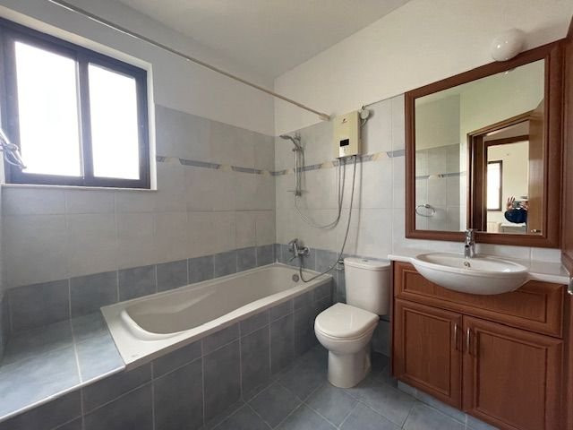 Image No.19-3 Bed House for sale