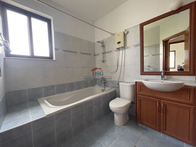 Image No.20-3 Bed House for sale