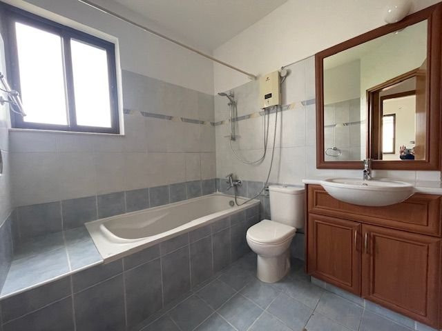 Image No.20-3 Bed House for sale