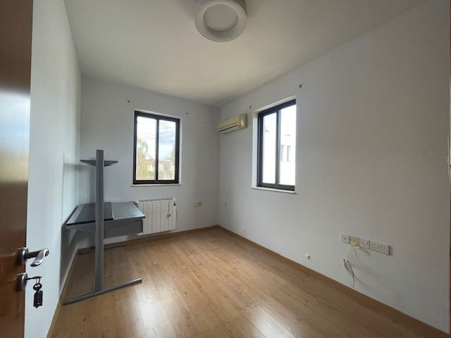 Image No.21-3 Bed House for sale