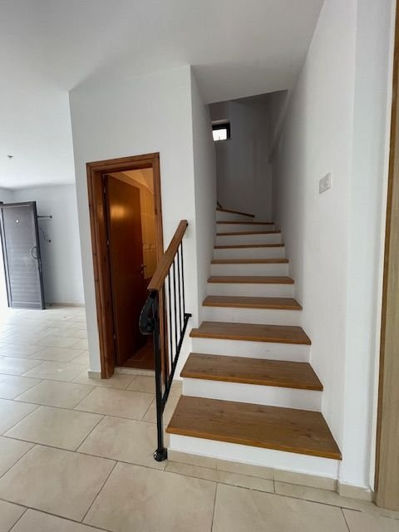 Image No.9-3 Bed House for sale