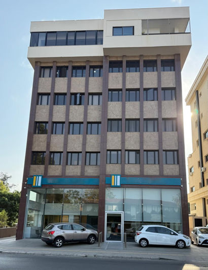 Image No.1-Commercial à vendre à Larnaca