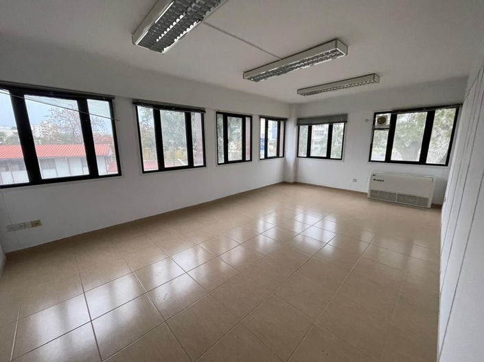 Image No.8-Commercial à vendre à Larnaca