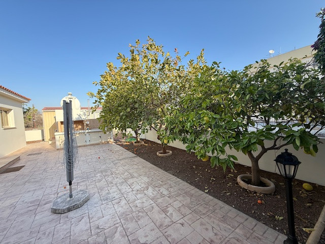 Image No.10-4 Bed House for sale