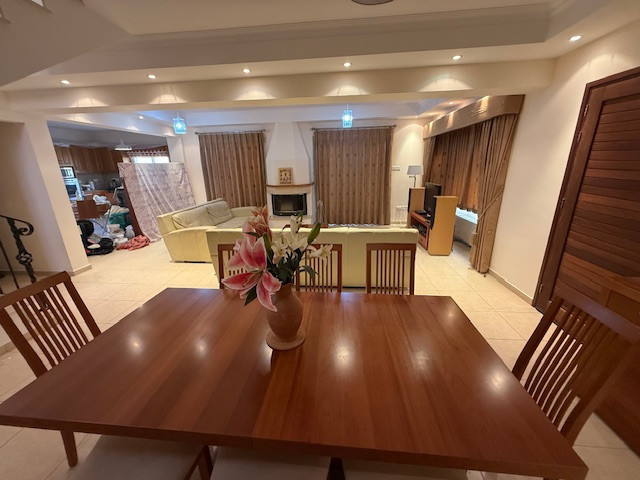 Image No.17-4 Bed House for sale