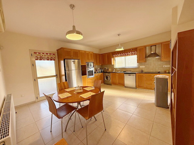 Image No.19-4 Bed House for sale