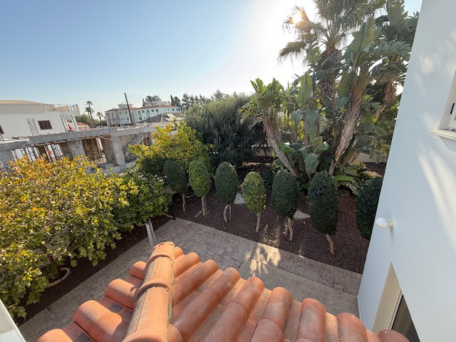 Image No.38-4 Bed House for sale