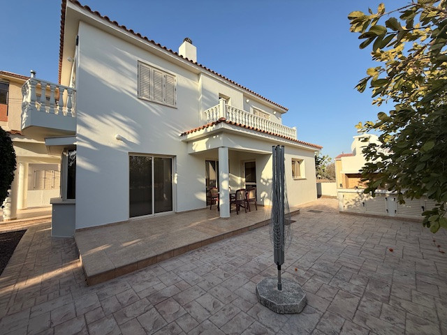 Image No.8-4 Bed House for sale