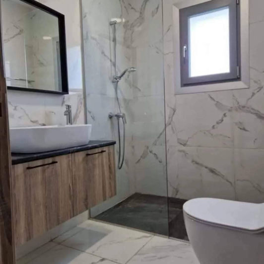 Image No.10-6 Bed Property for sale