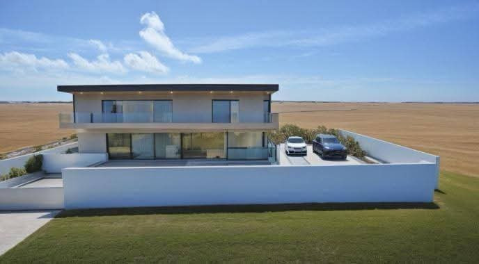 Image No.2-6 Bed Property for sale