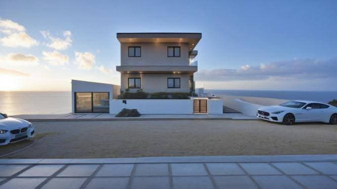 Image No.9-6 Bed Property for sale