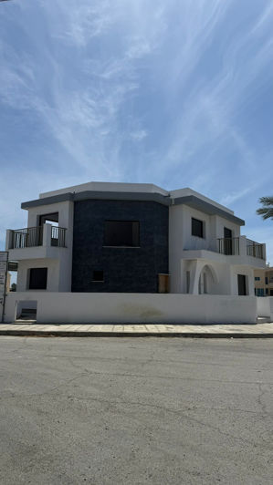 Image No.1-3 Bed House for sale