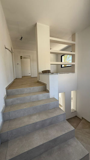 Image No.11-3 Bed House for sale