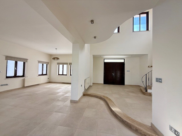 Image No.11-3 Bed House for sale