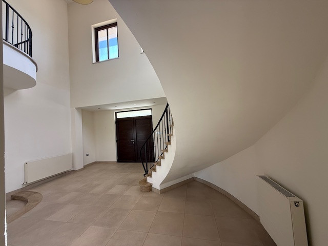 Image No.14-3 Bed House for sale