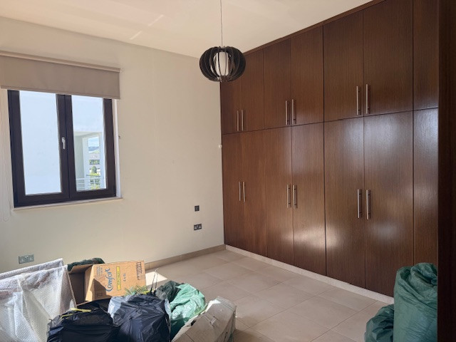 Image No.24-3 Bed House for sale