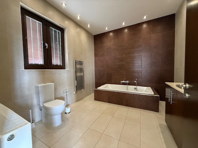 Image No.25-3 Bed House for sale