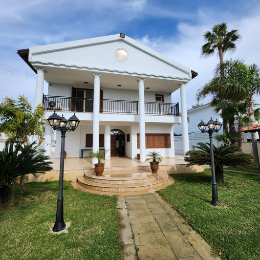 Image No.2-4 Bed House for sale