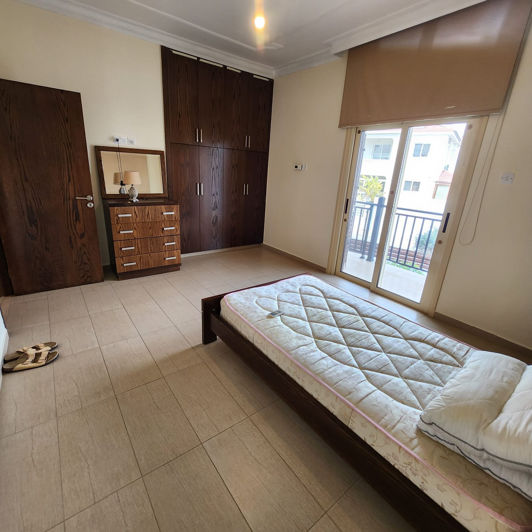 Image No.25-4 Bed House for sale