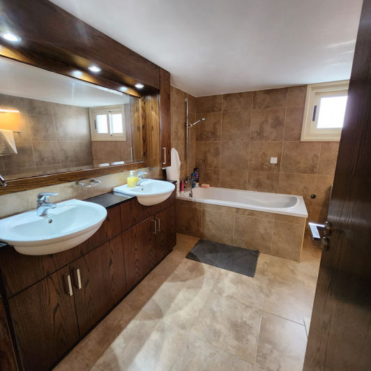 Image No.37-4 Bed House for sale