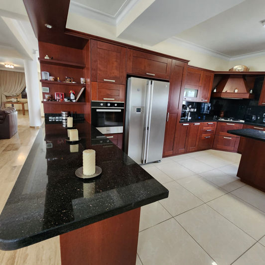 Image No.42-4 Bed House for sale