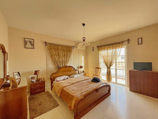 Image No.12-3 Bed House for sale