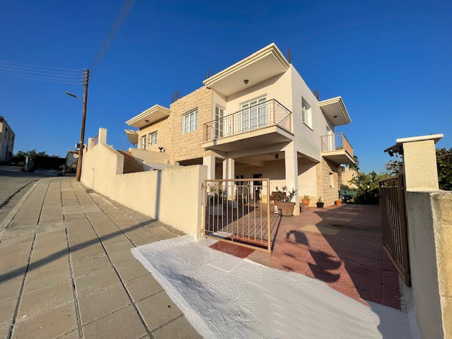 Image No.2-3 Bed House for sale