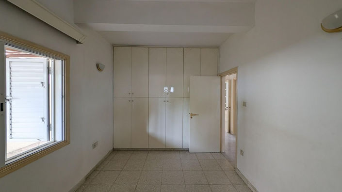 Image No.18-3 Bed House for sale