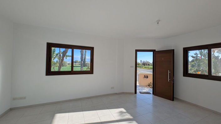 Image No.10-3 Bed House for sale