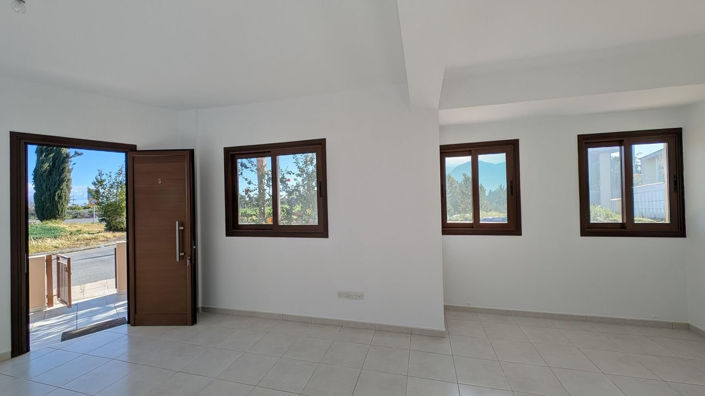 Image No.11-3 Bed House for sale