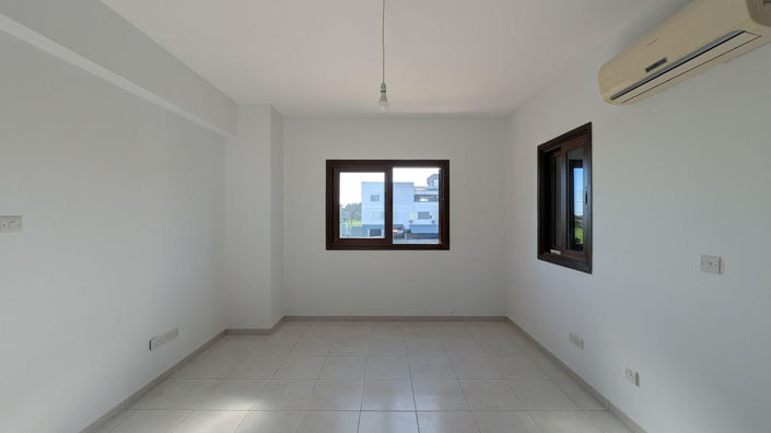 Image No.15-3 Bed House for sale