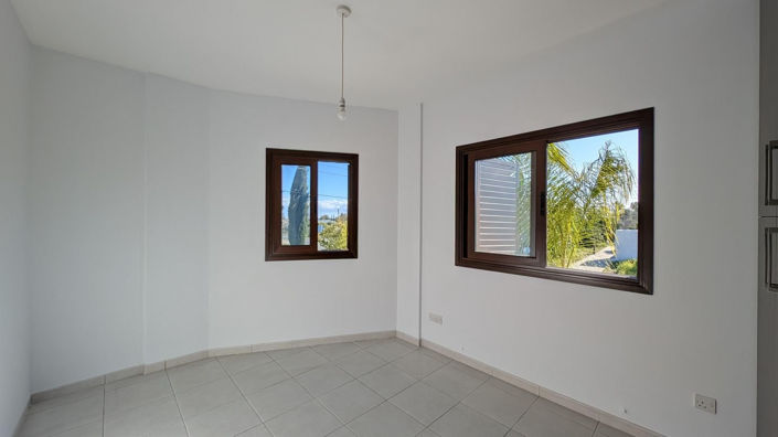 Image No.17-3 Bed House for sale