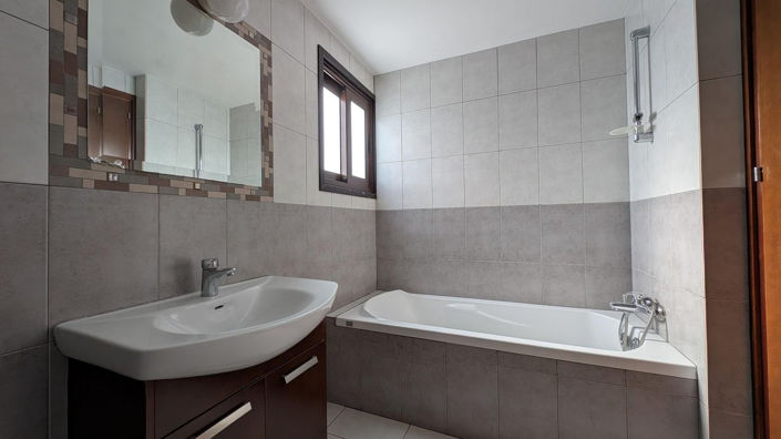 Image No.21-3 Bed House for sale